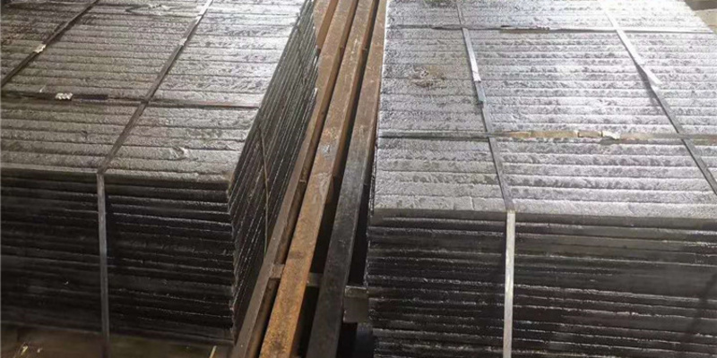 High chromium alloy wear resistant plate